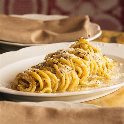  Cacio e Pepe - Juustoista ja Pippurisessa Harmoniaa: Rooman Gastronominen Aarre!