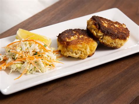  Baltimore Crab Cakes: Kokkaileva klassikko, joka yhdistää merellisyyden ja mausteisen rapea pinnan!